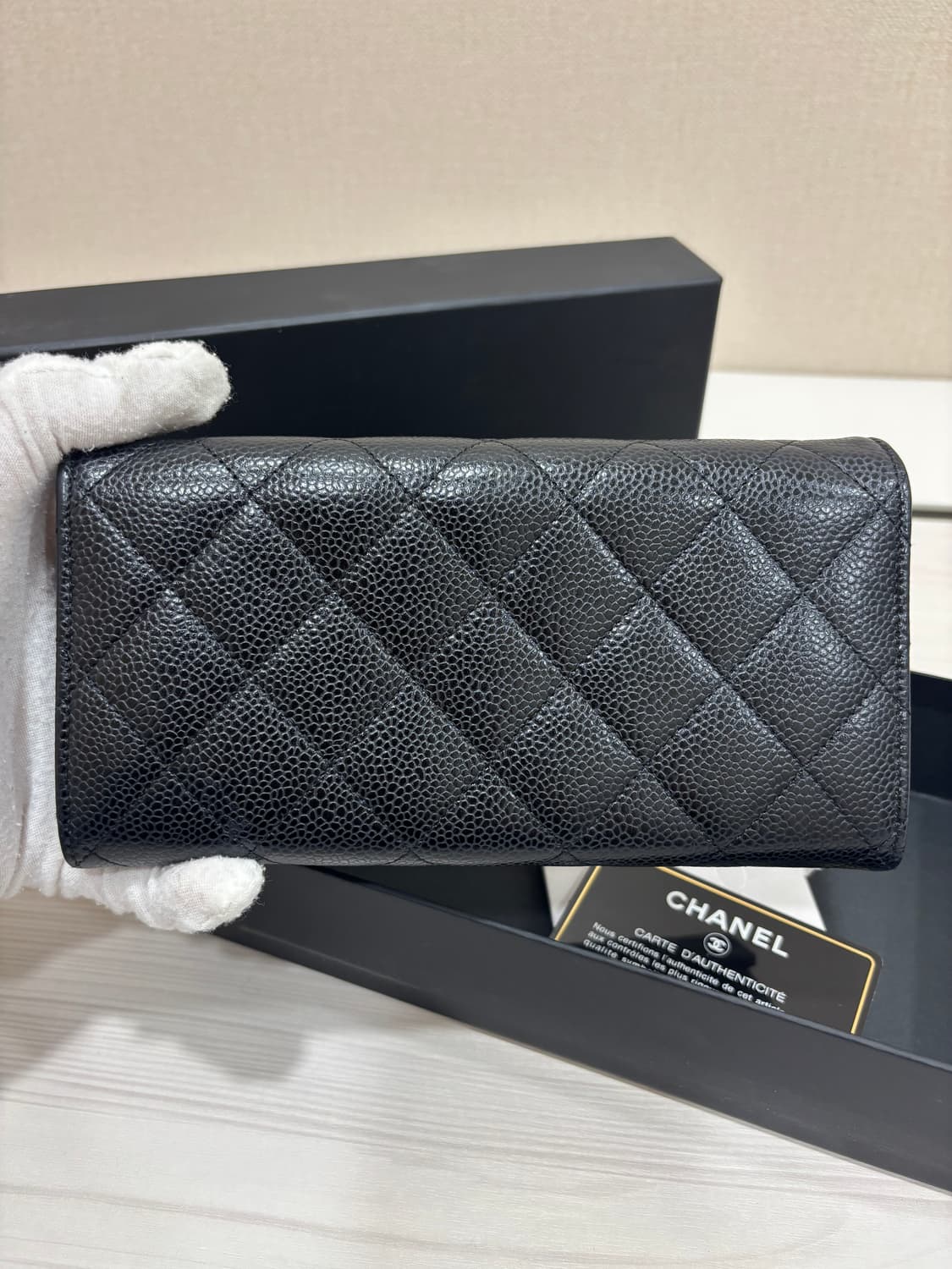 샤넬 클래식 금장 캐비어 플랩 장지갑 상품이미지3