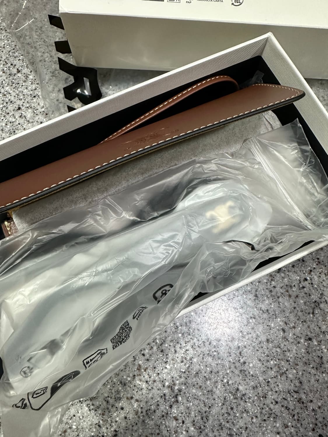 (W) 셀린느 아세테이트 트리옹프 01 선글라스 블랙 상품이미지3