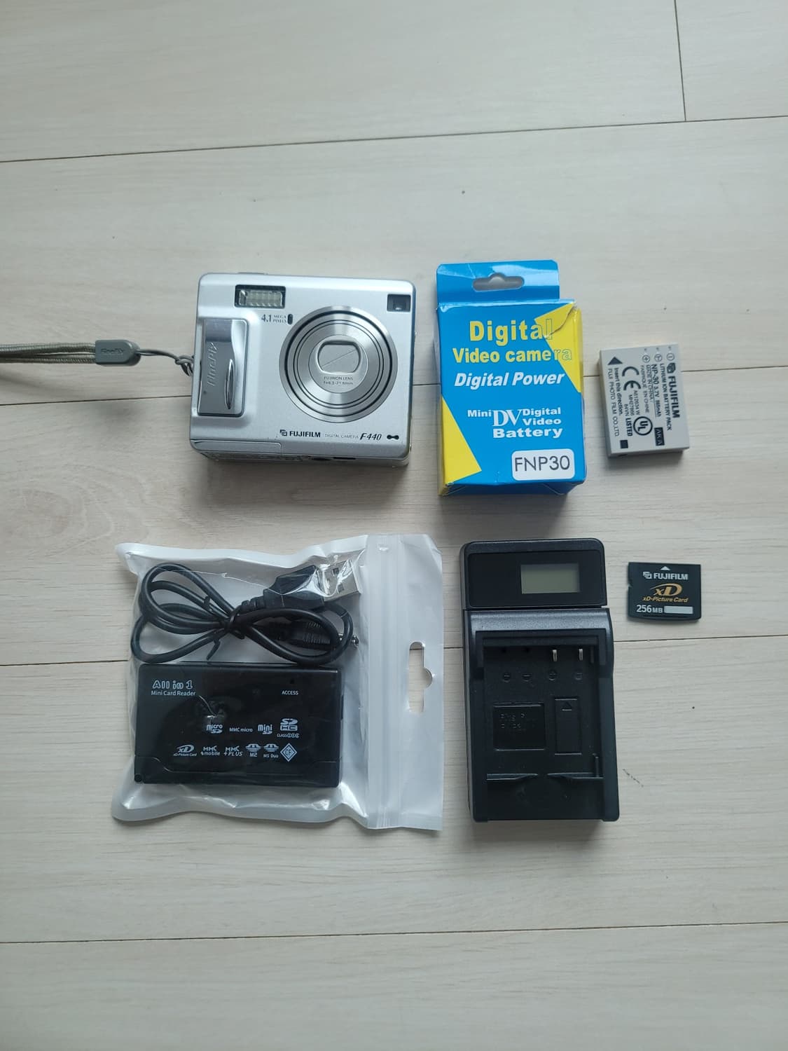 후지필름 파인픽스 F440 디지털카메라(흑점) 상품이미지1