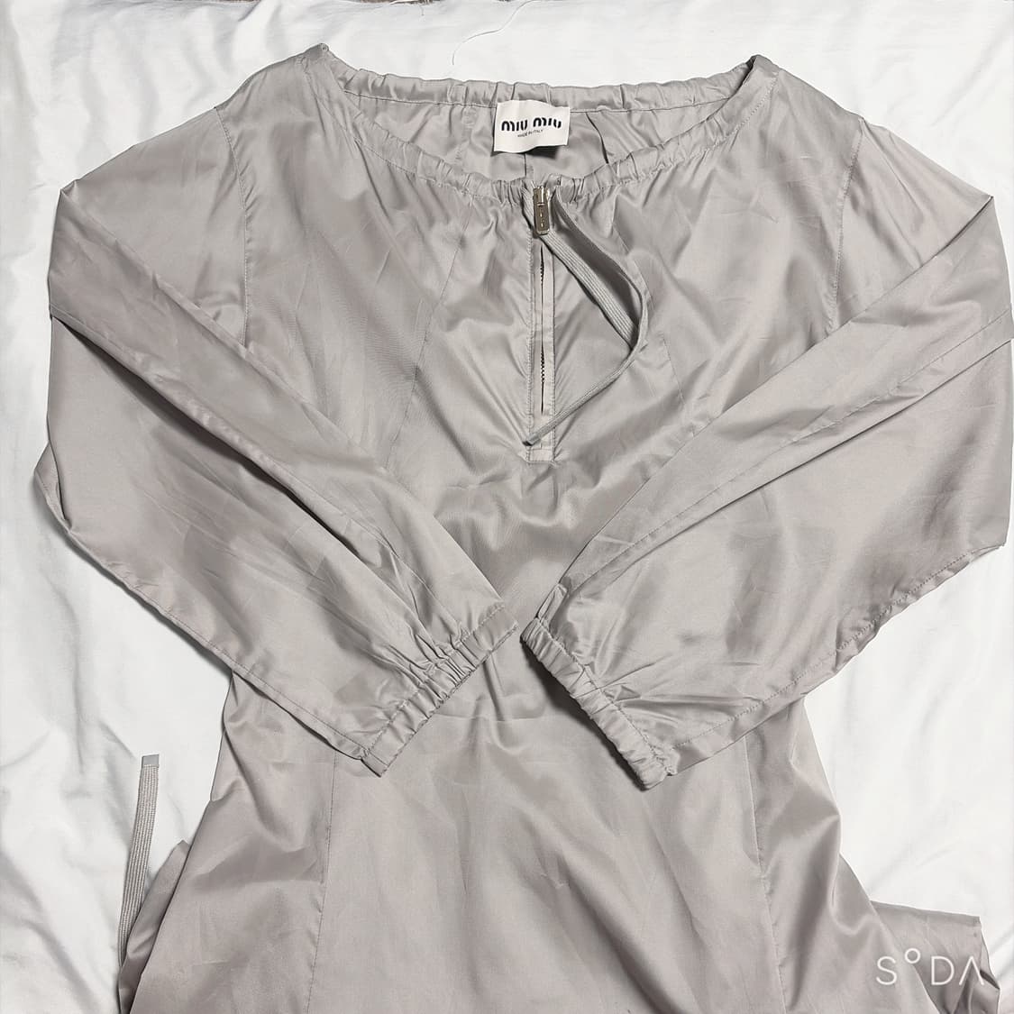 미우미우 23s/s 테크니컬 나일론 드레스(윈드 브레이커) 상품이미지2