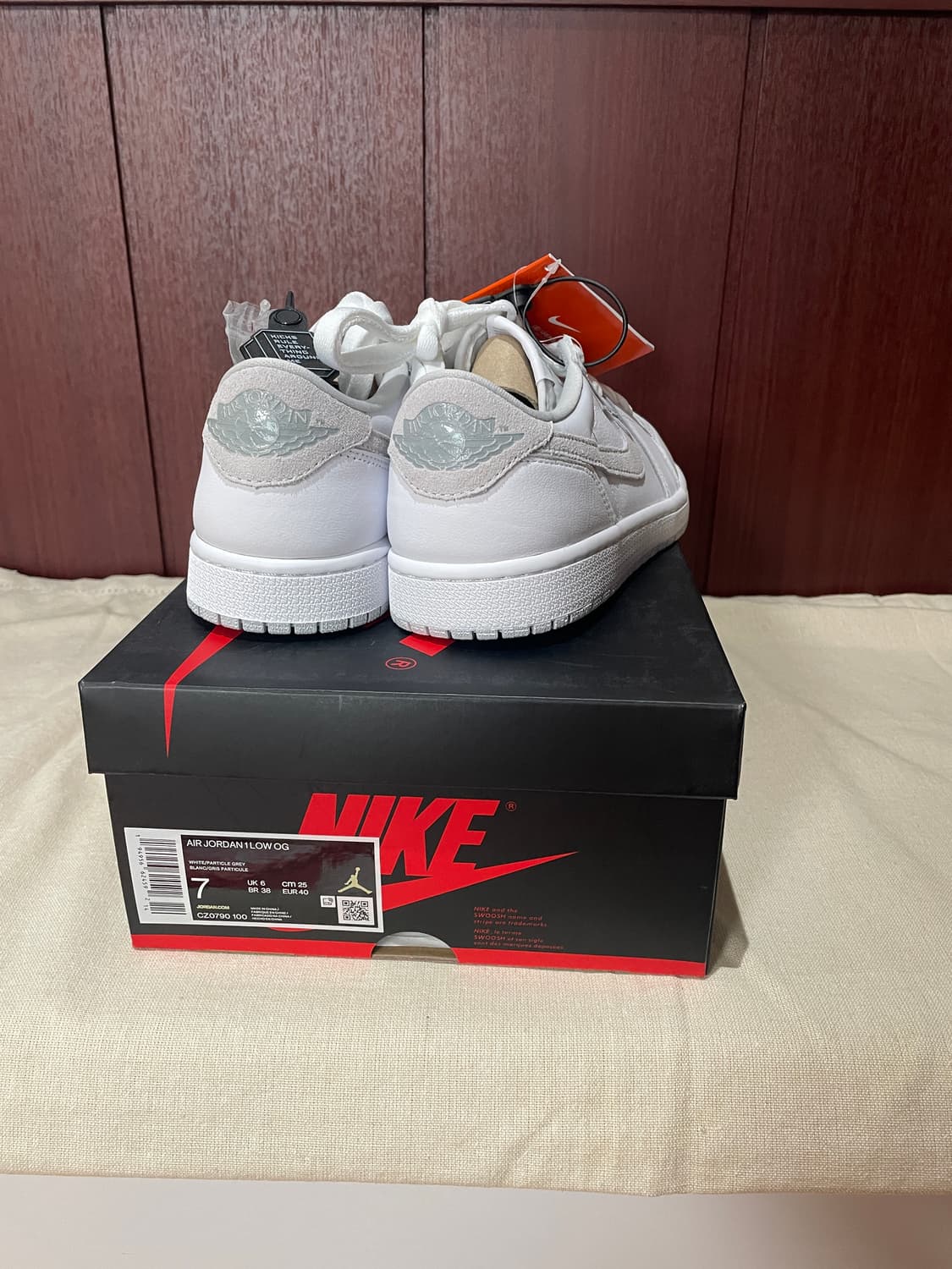 나이키 에어 조던 1 로우 OG 뉴트럴 그레이 250mm 상품이미지2