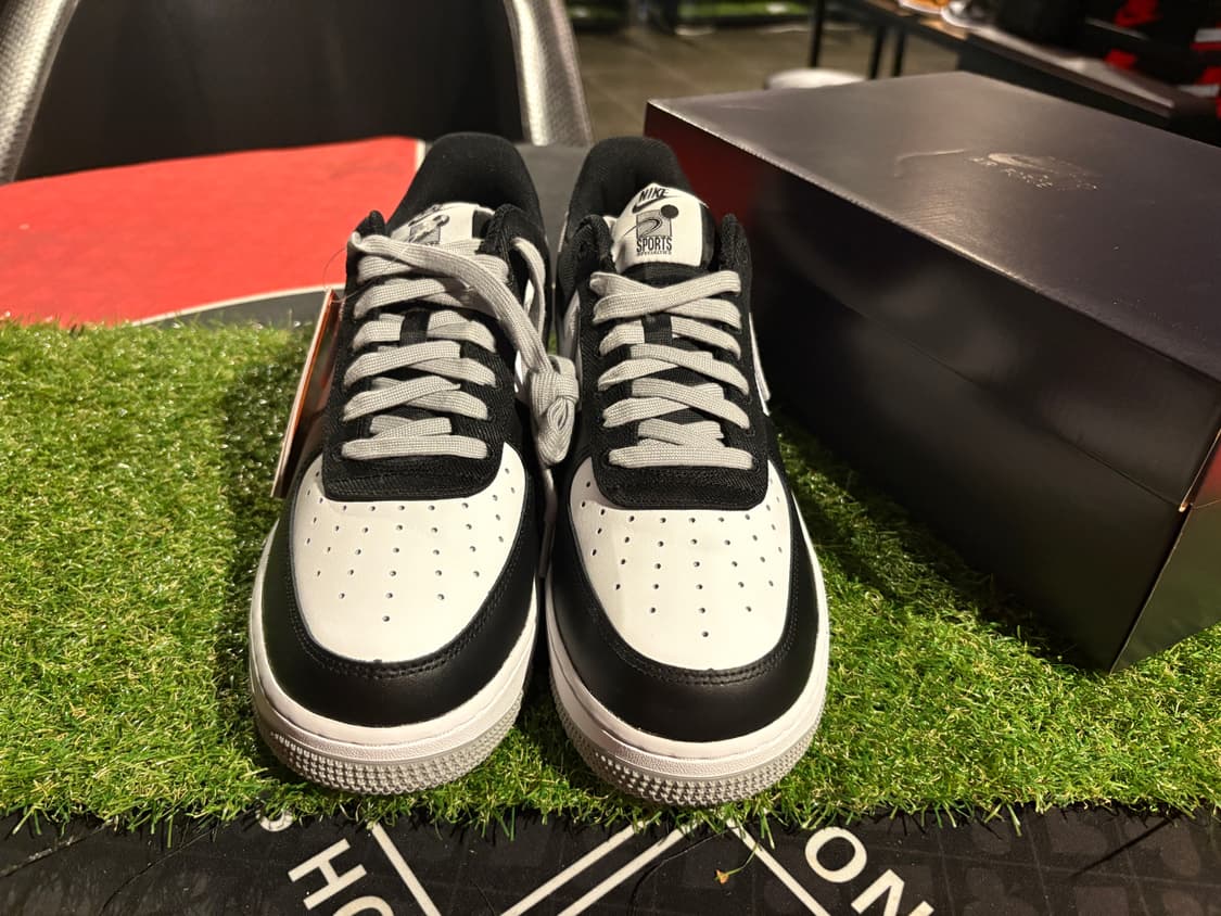 [새상품/270] 나이키 에어포스 1 EMB 상품이미지4