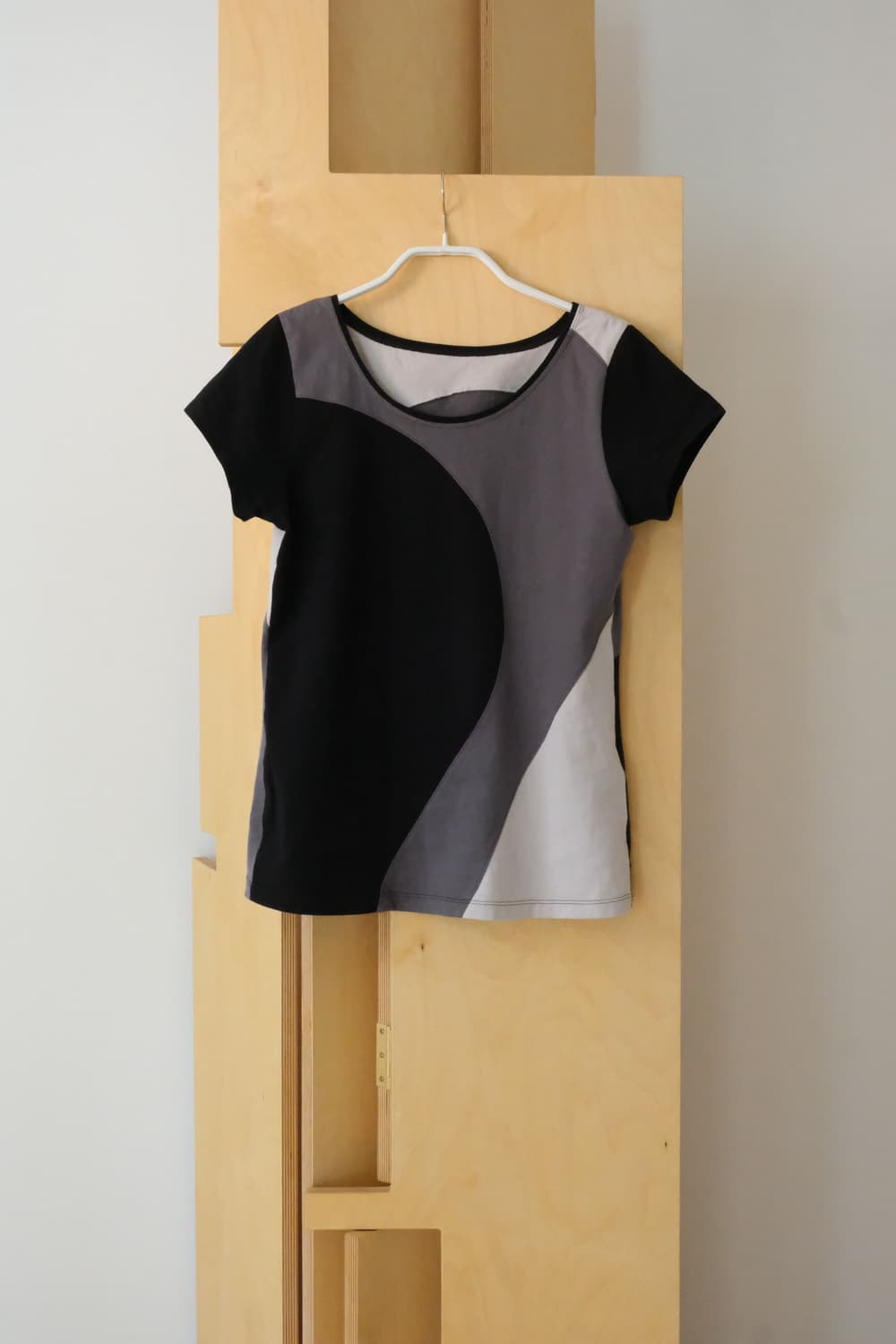 ISSEY MIYAKE Curved Panel Top 상품이미지1