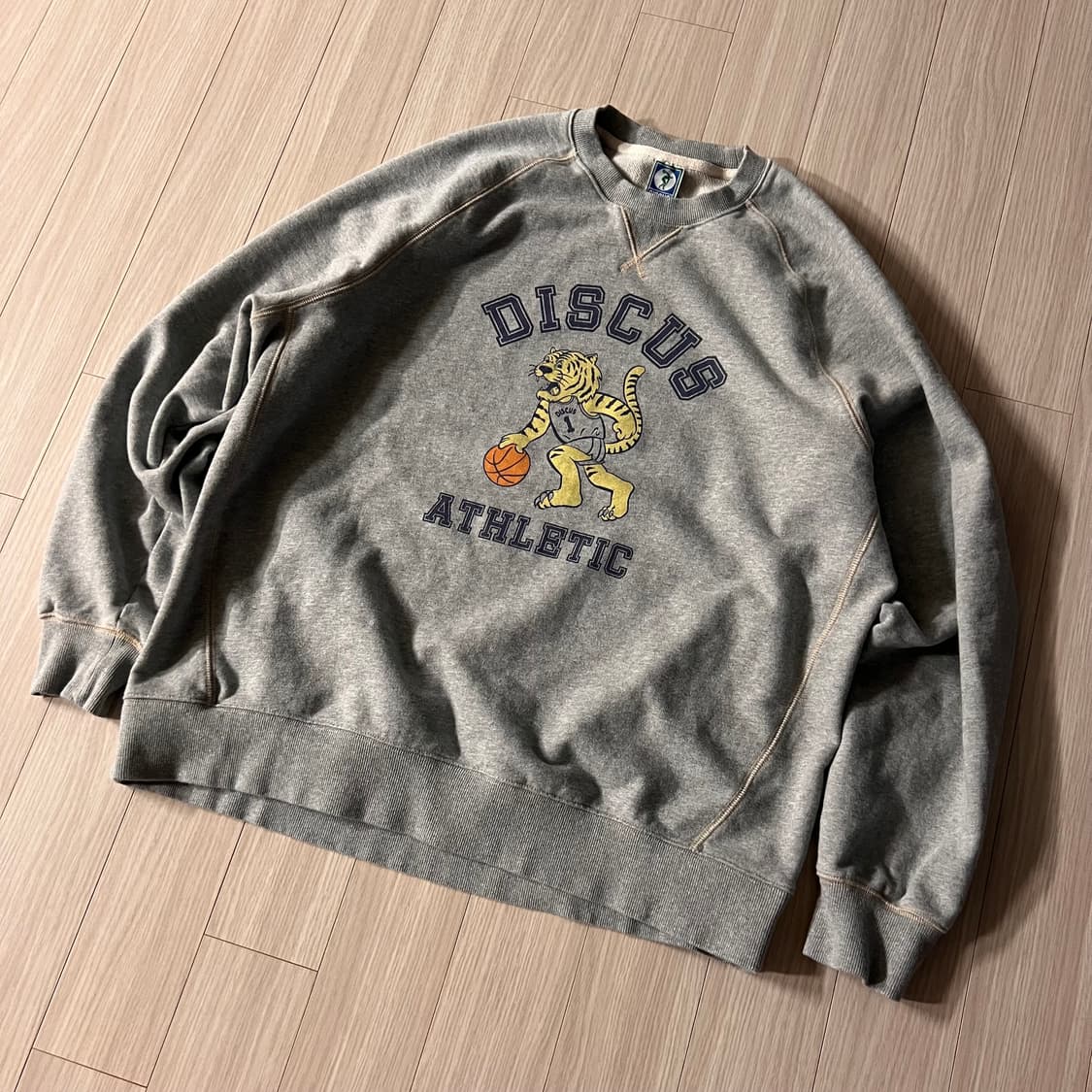 디스커스 애슬레틱 맨투맨 그레이 타이거 2XL(XL) 상품이미지1