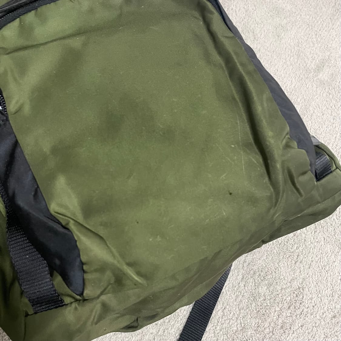 프라다 포코노 나일론 삼각 로고 올리브 그린 백팩 가방 kenijima 상품이미지5