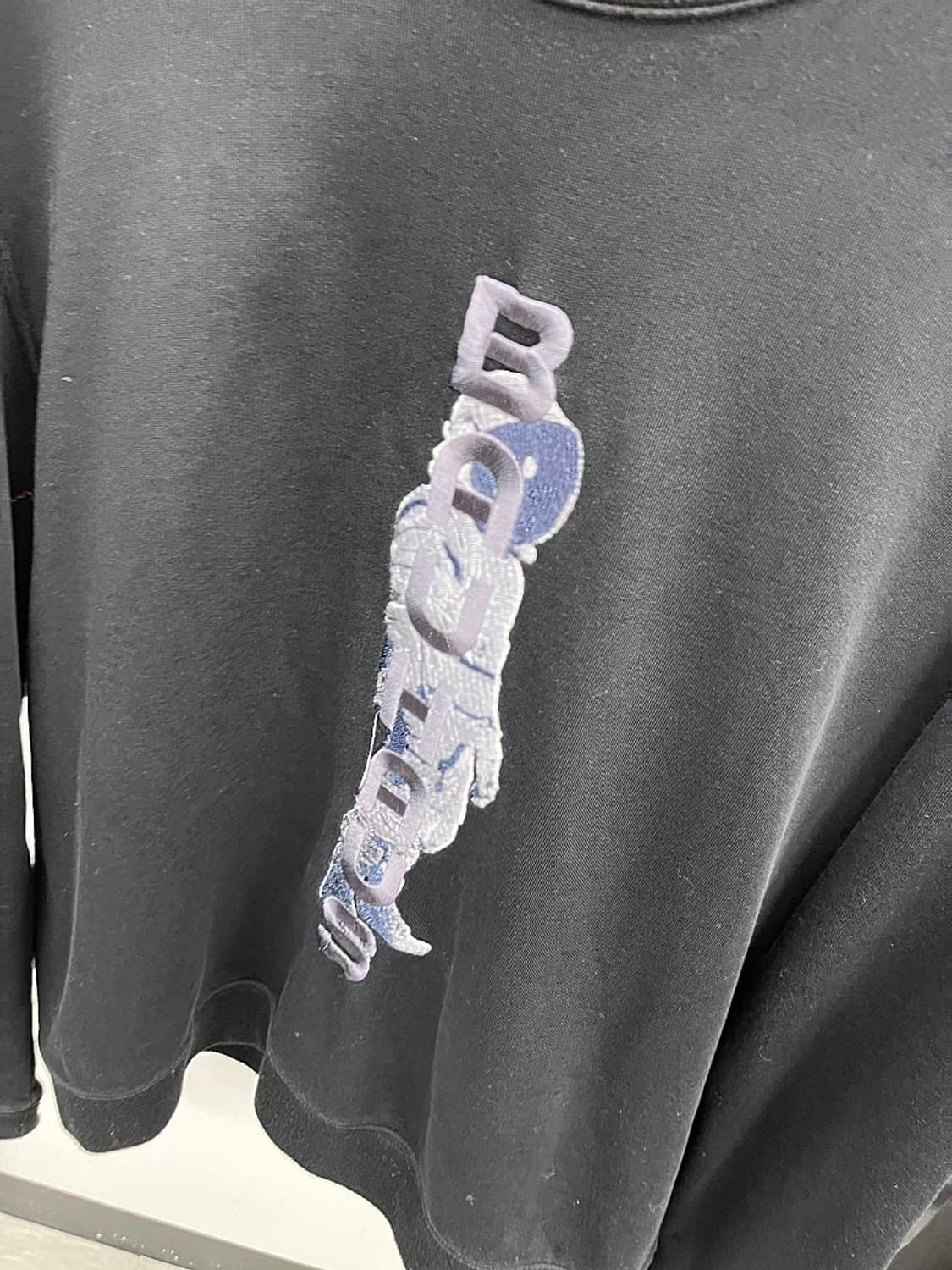 105) 솔리드옴므 백로고 맨투맨  상품이미지5