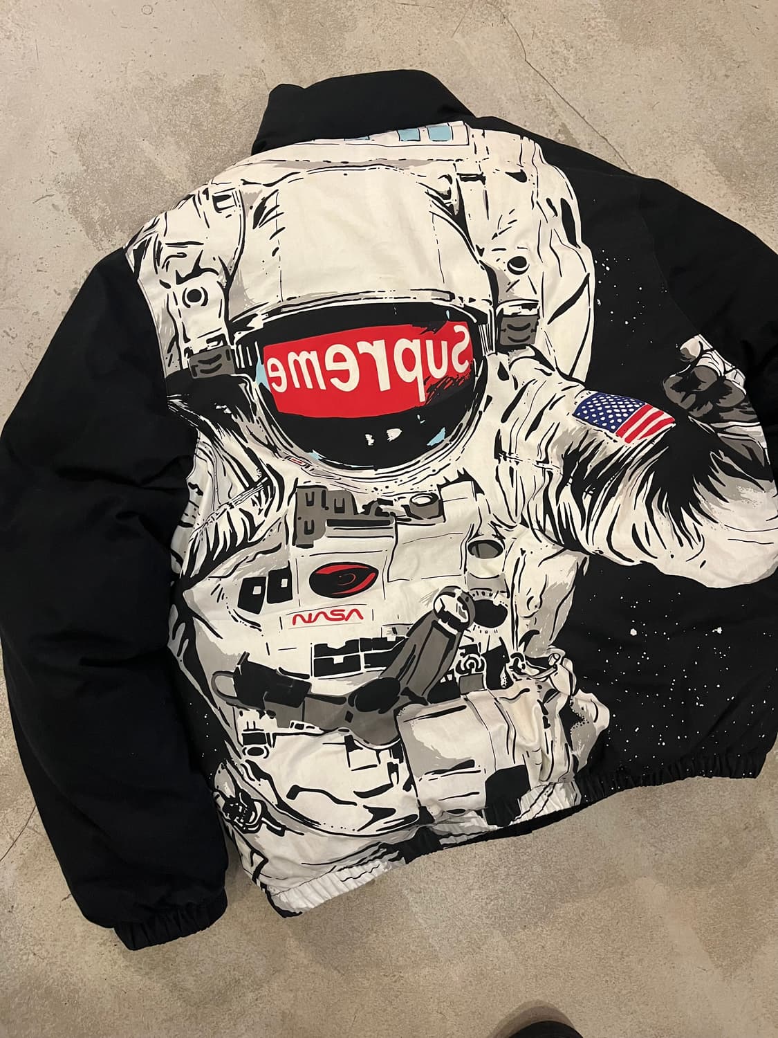 슈프림 우주인 퍼피자켓 상품이미지1