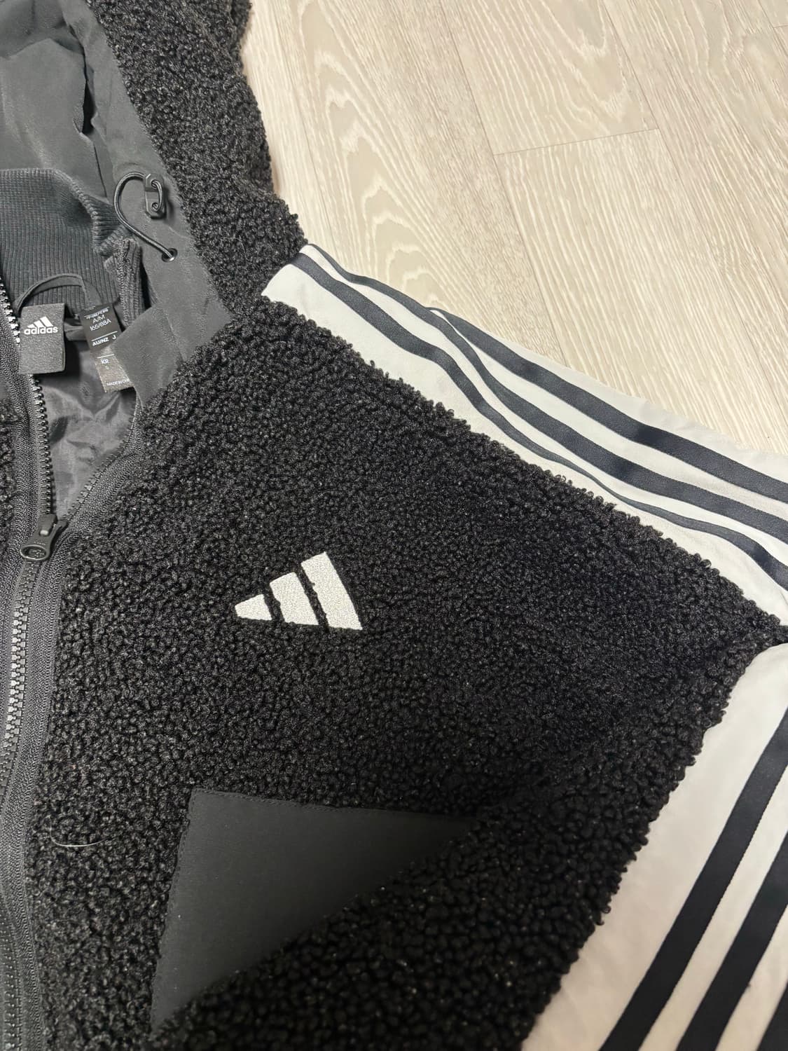 아디다스 삼선 뽀글이 크롭 자켓 상품이미지2