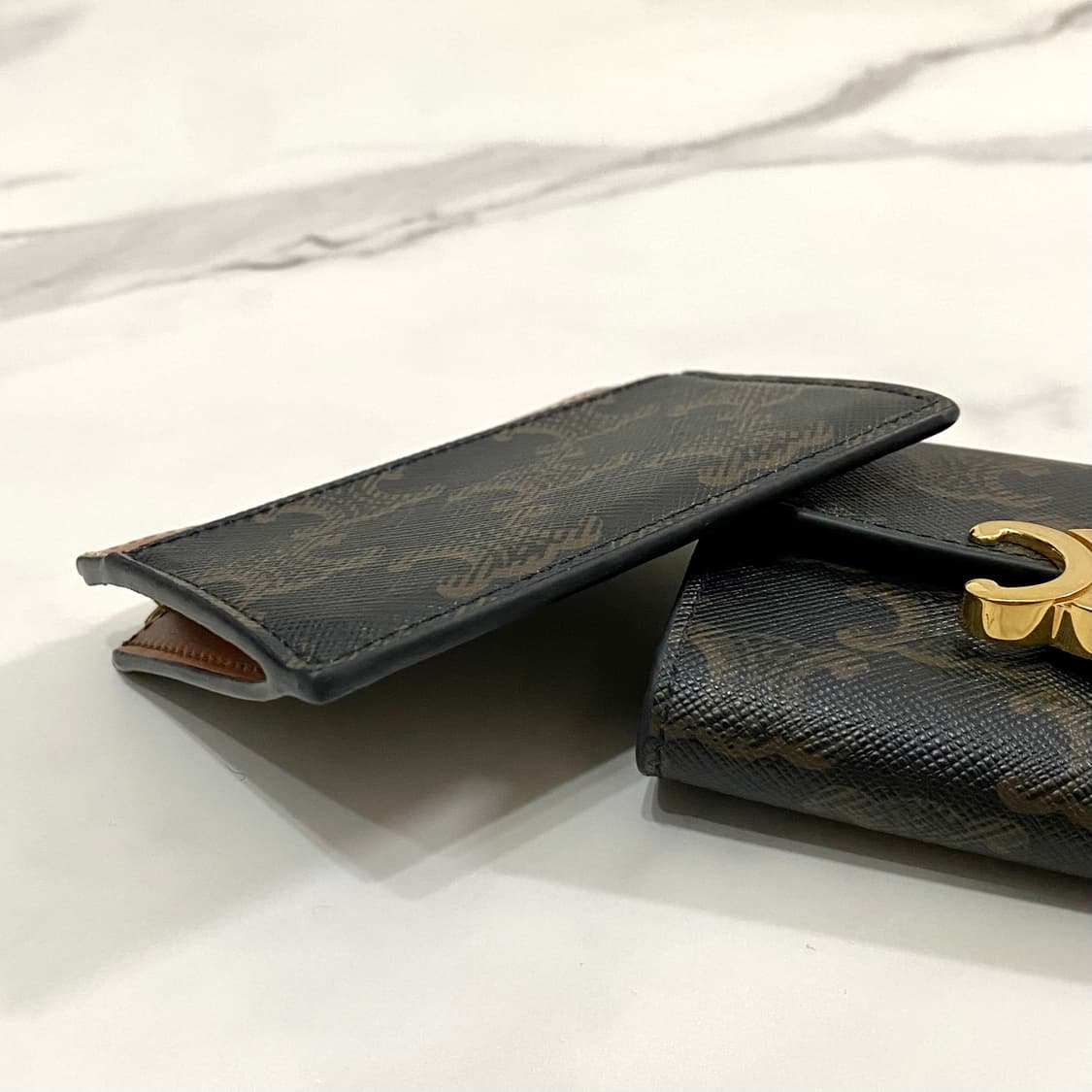 셀린느 트리옹프 캔버스 코인 컴팩트 월렛 반지갑 탄 상품이미지5