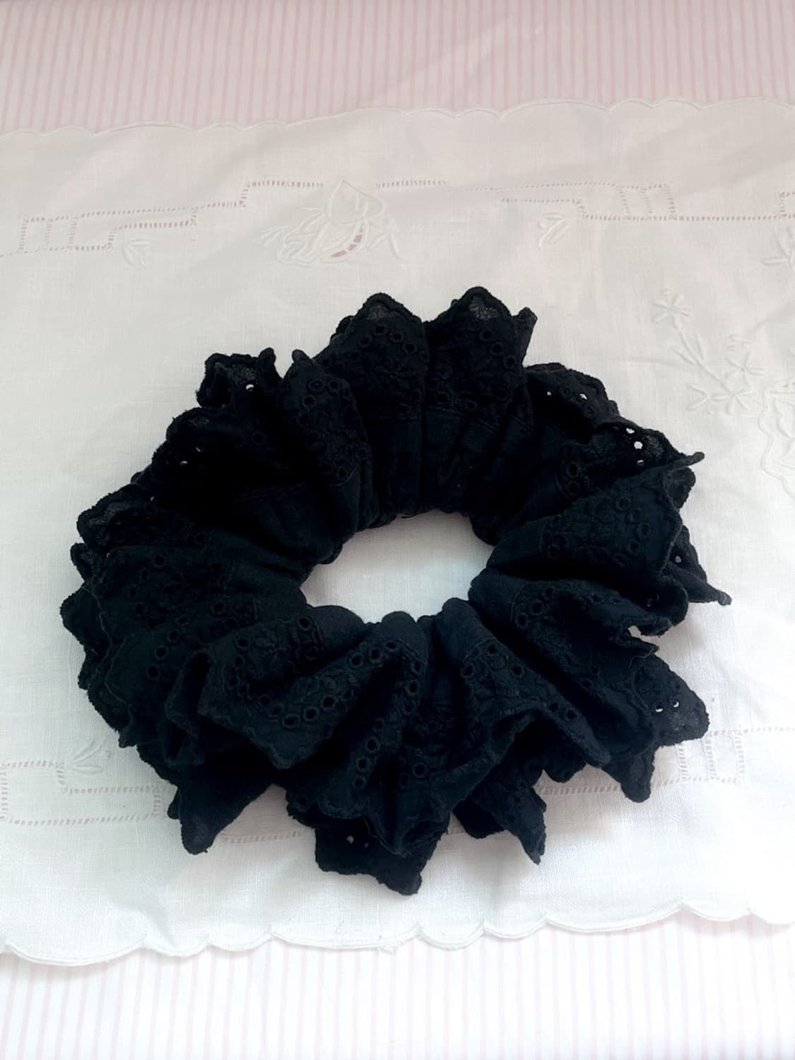 굿스퀴시 GOOD SQUISH 블루밍 스크런치 블랙 상품이미지1