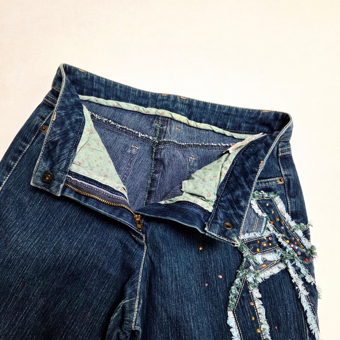 y2k 큐빅 프린지 리본 부츠컷 데님 Bow&Crystal Jeans 상품이미지6