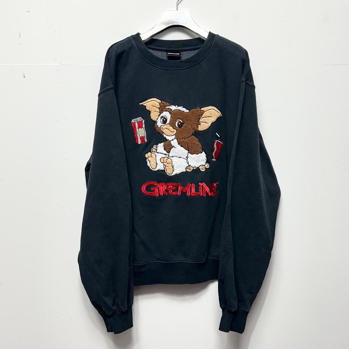 그렘린 기즈모 자수 스웻 상품이미지1