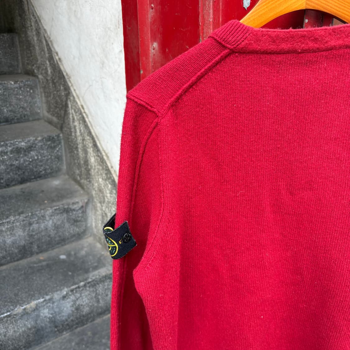 스톤아일랜드 브이넥 레드 스웨터 상품이미지6