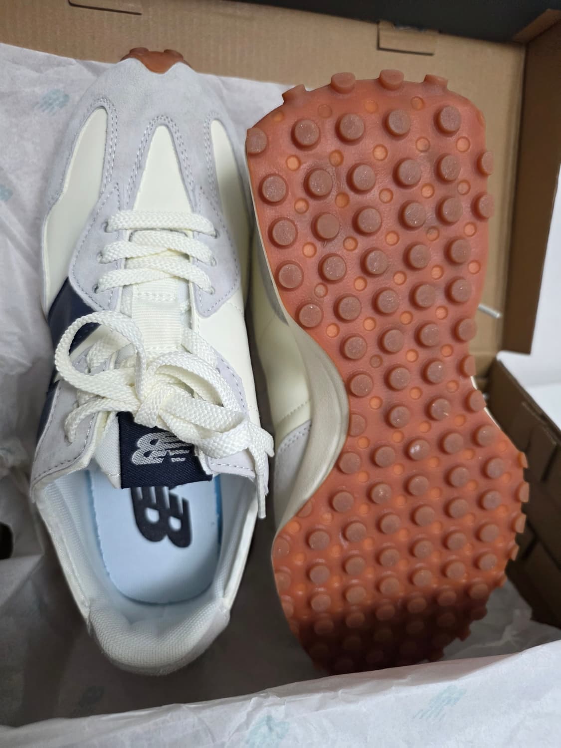 뉴발란스 327 아이보리/네이비 컬러 스니커즈 상품이미지5