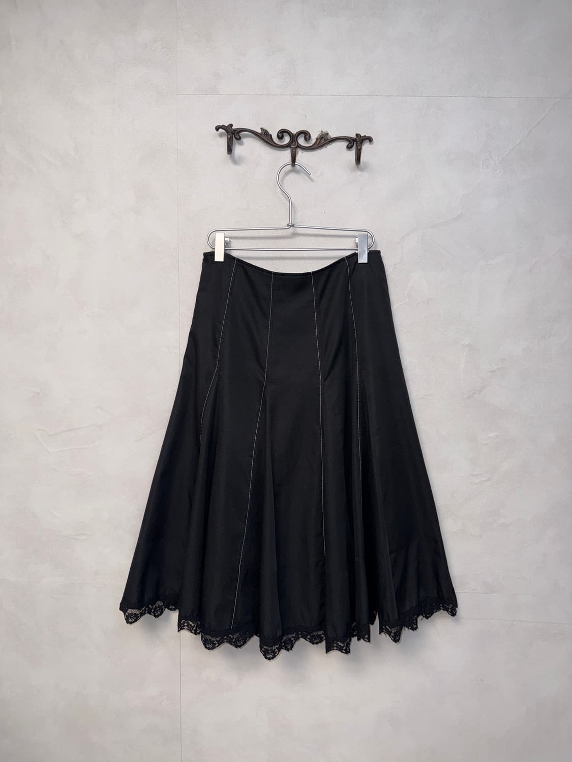 Black satin stitch lace pleats skirt 상품이미지1