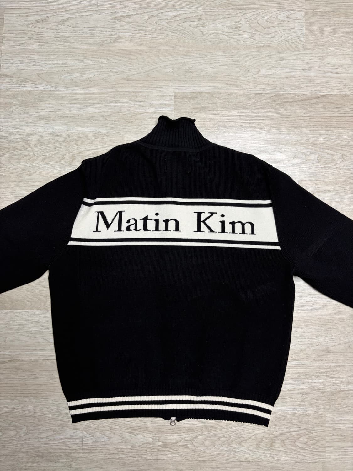 마뗑킴 스펠 포인트 스트라이프 가디건 블랙 상품이미지1