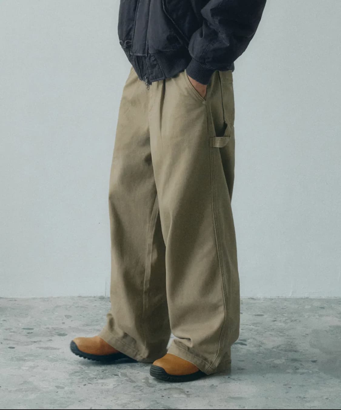 원턱 카펜터 팬츠_카키베이지 코드그라피 상품이미지1