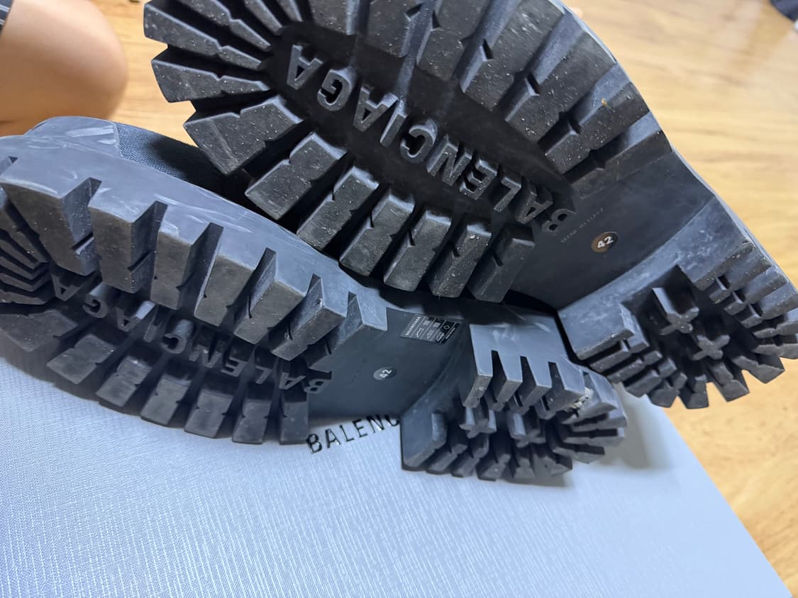 발렌시아가 컴뱃 스트라이크 부츠 42 상품이미지2