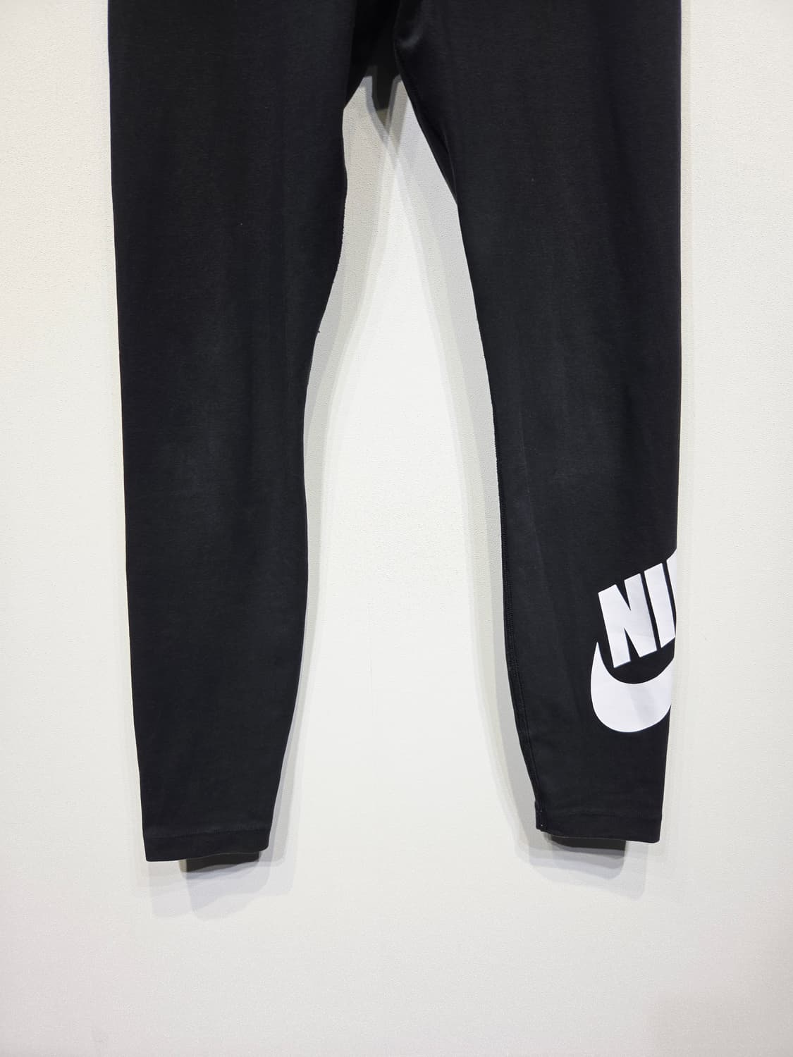 나이키 여성 에센셜 빅로고 레깅스 블랙 상품이미지4