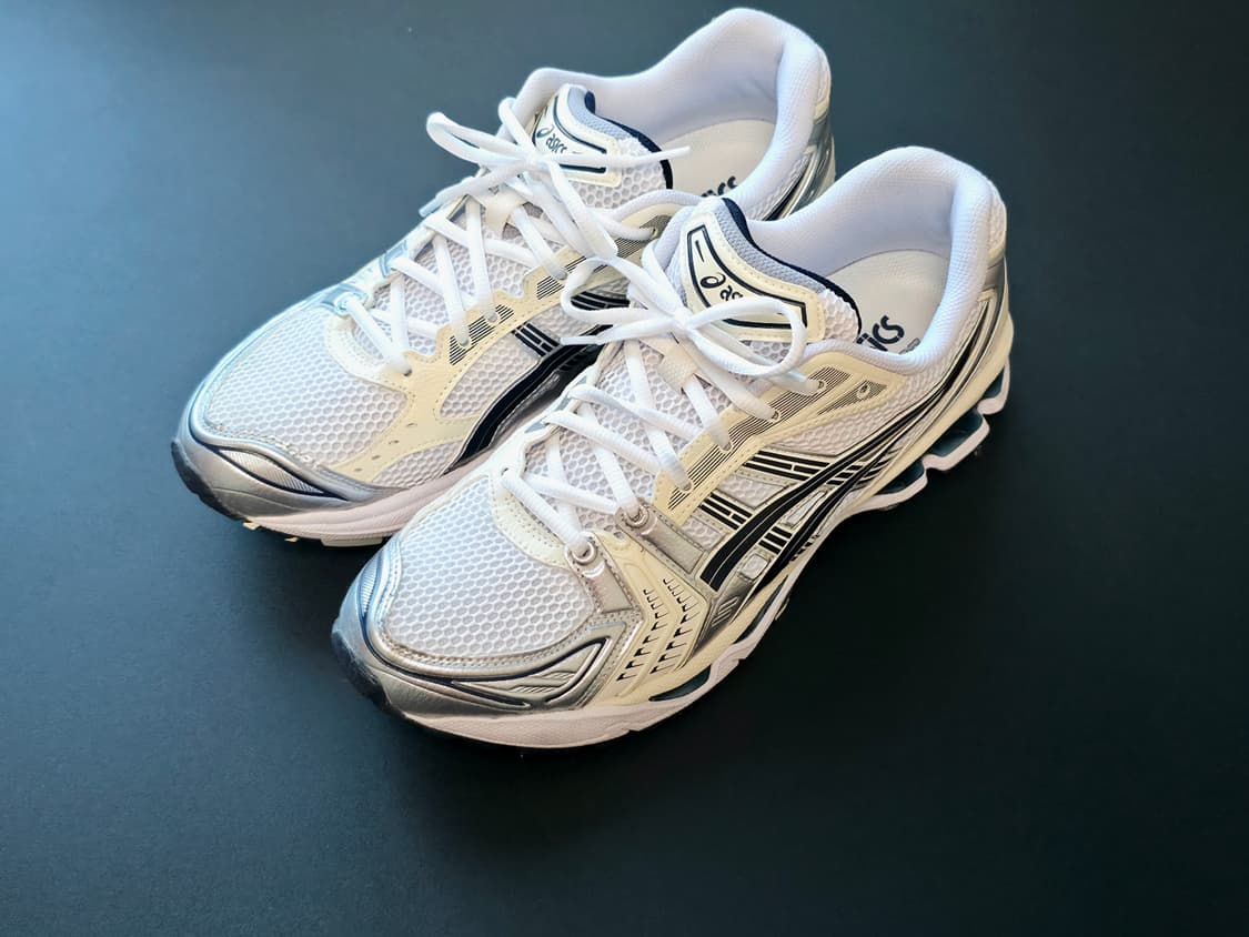 [280] 우먼스 아식스 젤카야노14 화이트/미드나잇 상품이미지1