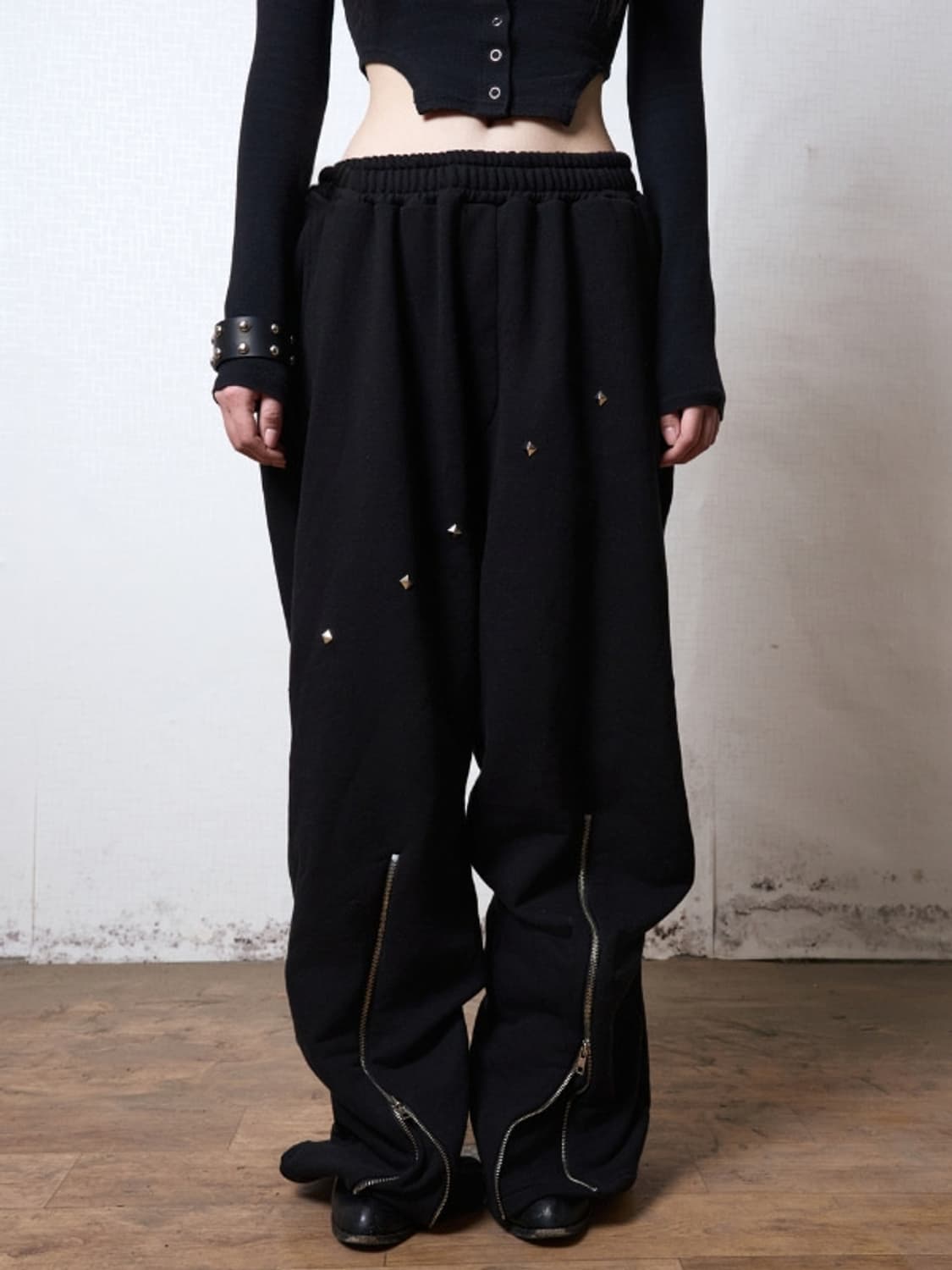 스모크어스타 지퍼 스터드 팬츠 상품이미지1