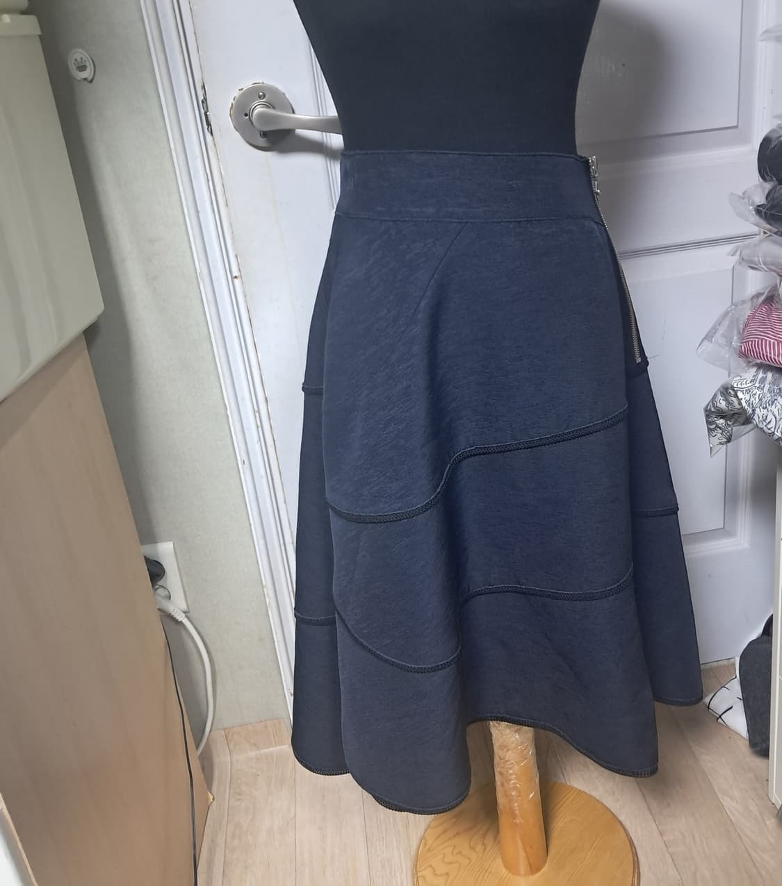 미샤 플레어 스커트 55(허리70)상태상급 상품이미지1