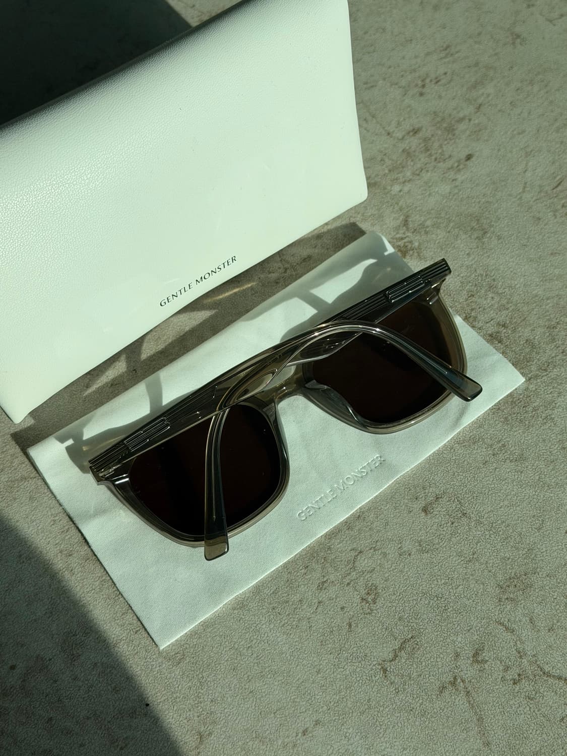 젠틀몬스터 헤이저 KC6 선글라스 판매합니다 상품이미지4