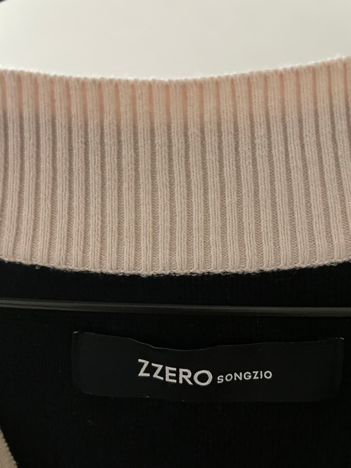 송지오 지제로 더블립 니트 가디건 블랙 상품이미지4