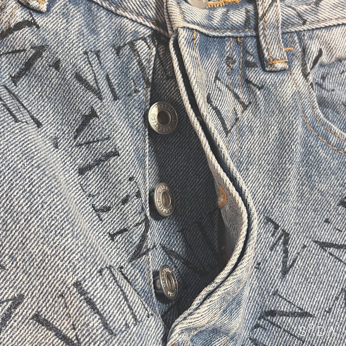 발렌티노 VLTN 패턴 롤업 데님 팬츠 XS 상품이미지7