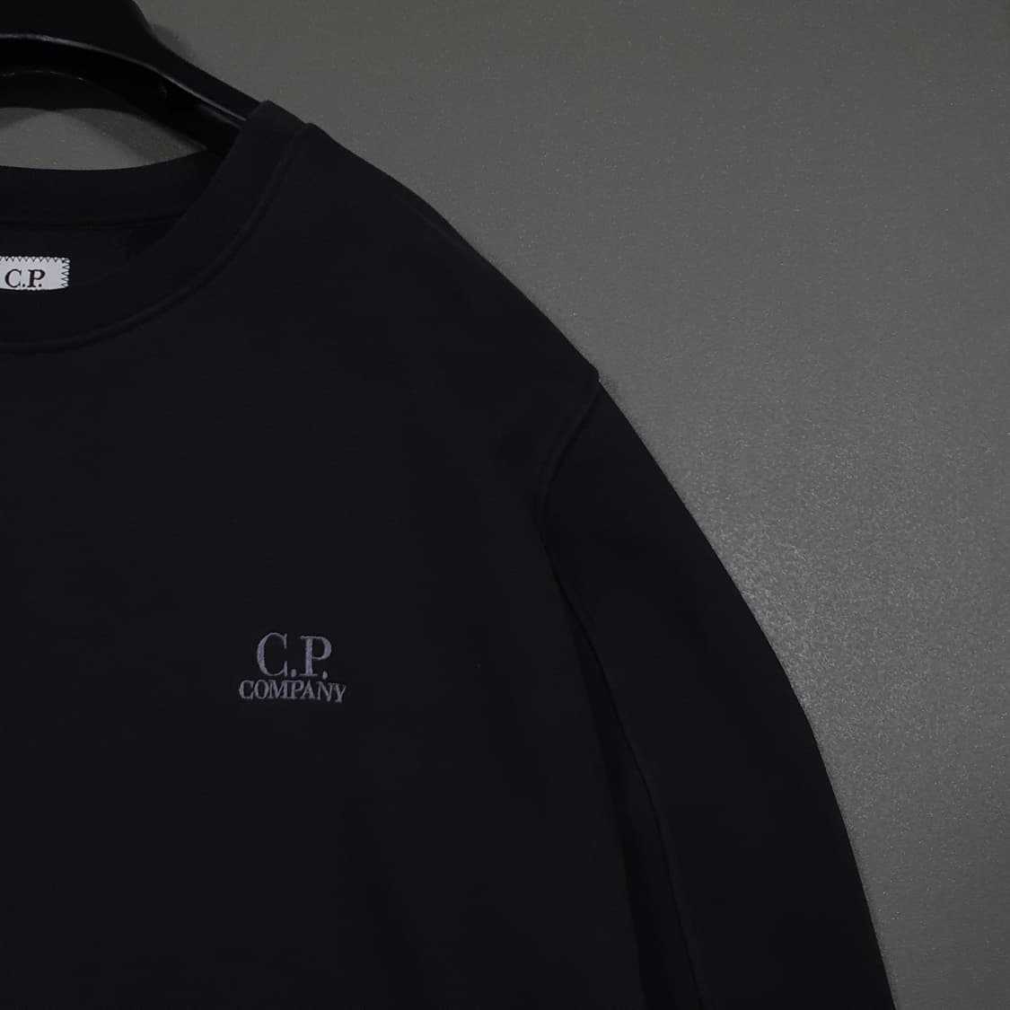 씨피컴퍼니 신형 22FW 디아고날 플리스 로고 맨투맨 스웻셔츠 블랙 XL 상품이미지3