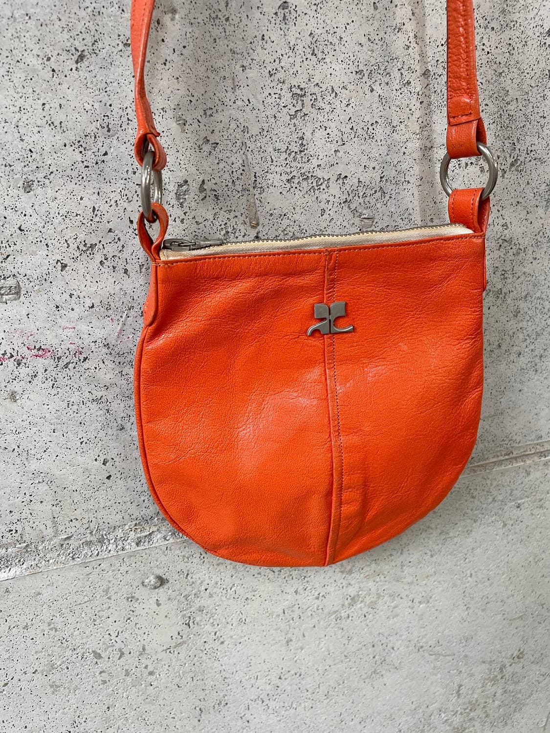 90s Courréges 꾸레쥬 소가죽 로고 미니백 상품이미지1