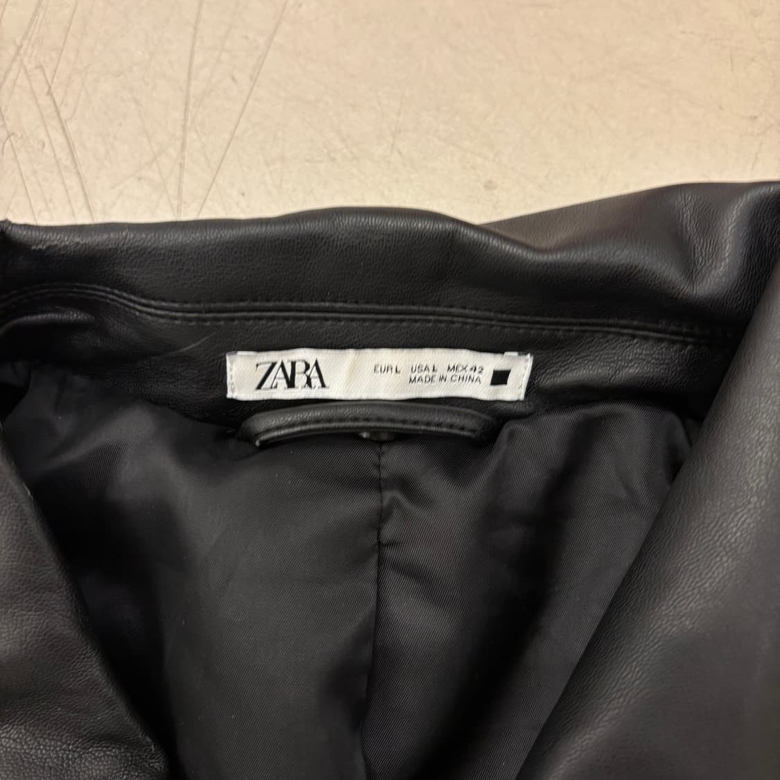 자라 블랙 레더 자켓 상품이미지3