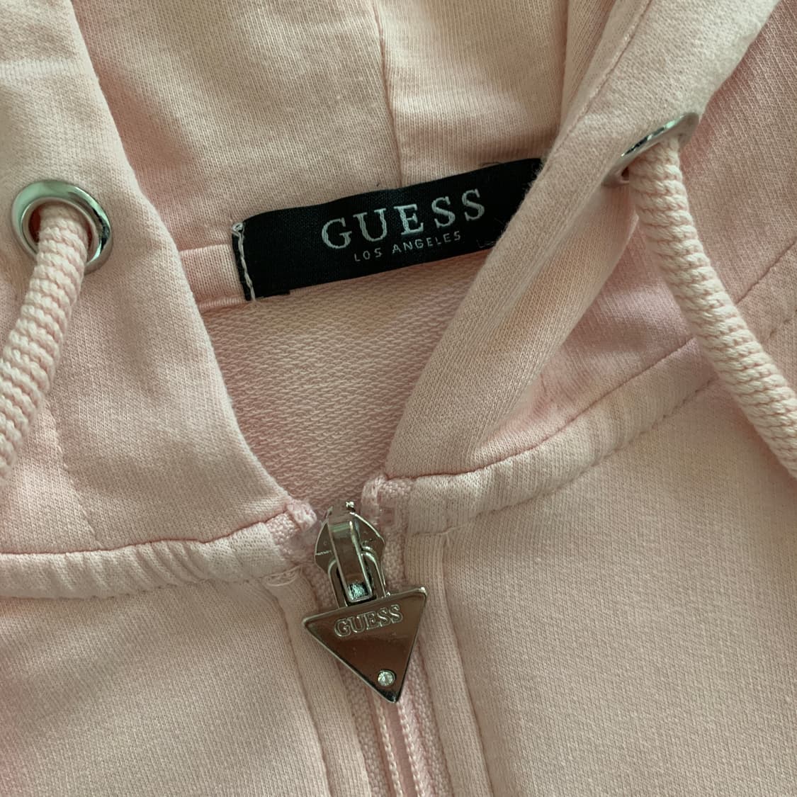 게스 GUESS 세미 크롭 스모크 밴딩 후드 집업 상품이미지5