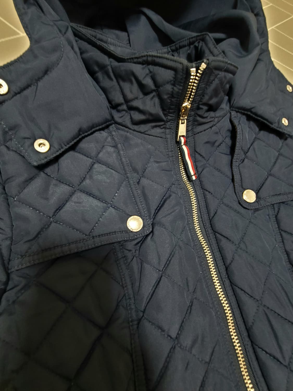 타미힐피거 여성 하프 트렌치 누빔 패딩 S 상품이미지5