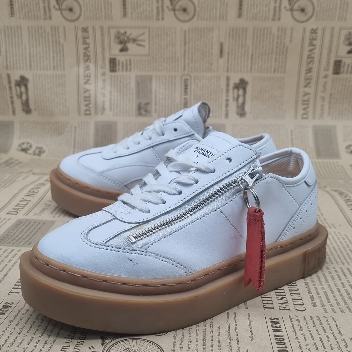 로맨틱크라운 x 치스윅 여성 스니커즈 230 상품이미지1