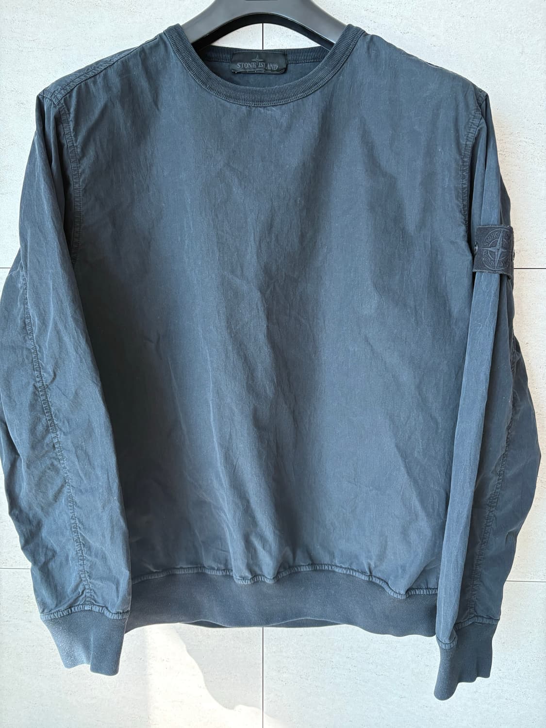 [L] 스톤아일랜드 고스트피스 나일론 맨투맨 블랙 상품이미지1