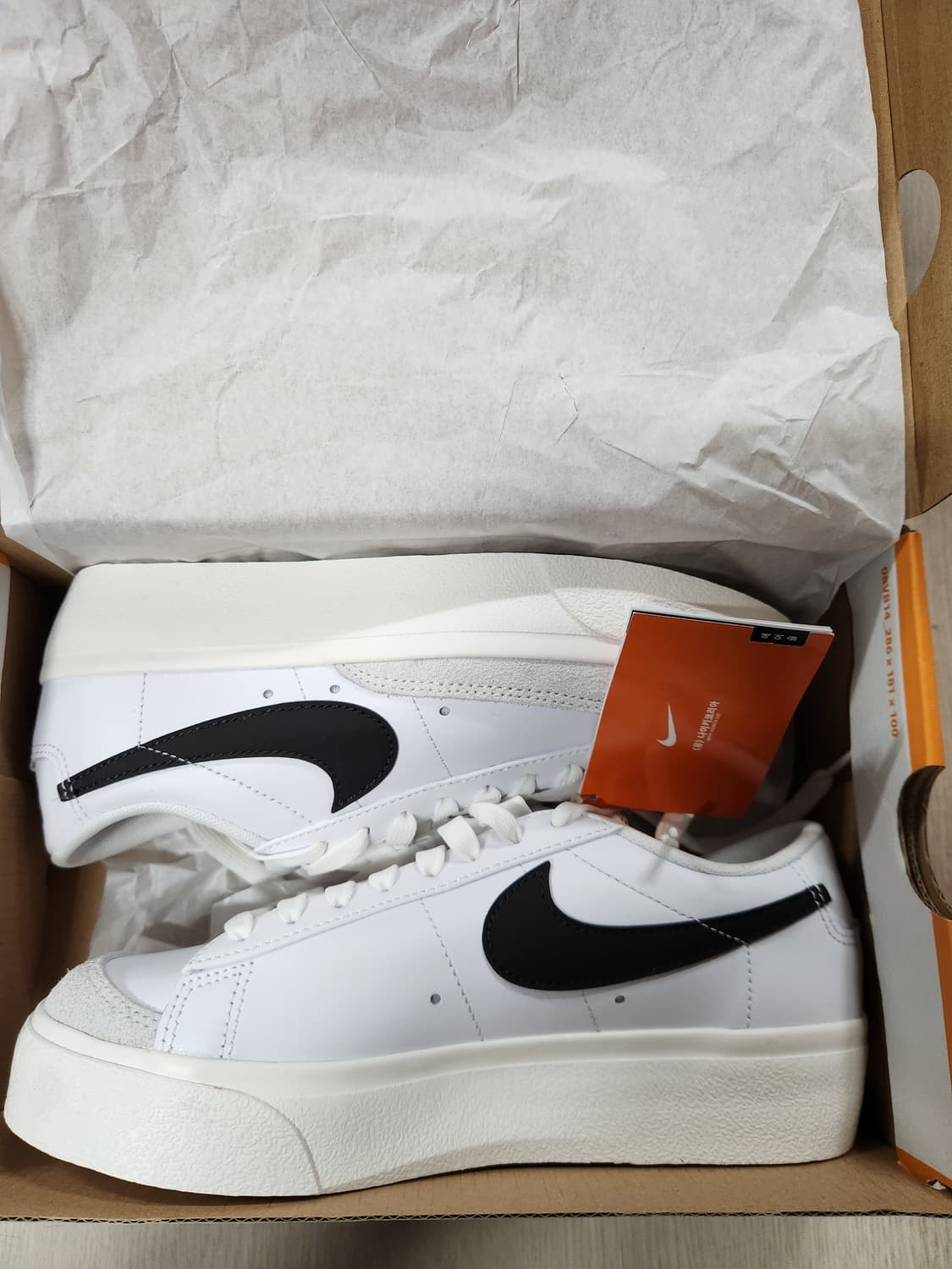 나이키 블레이저 로우플랫폼 DJ0292 240사이즈 상품이미지1