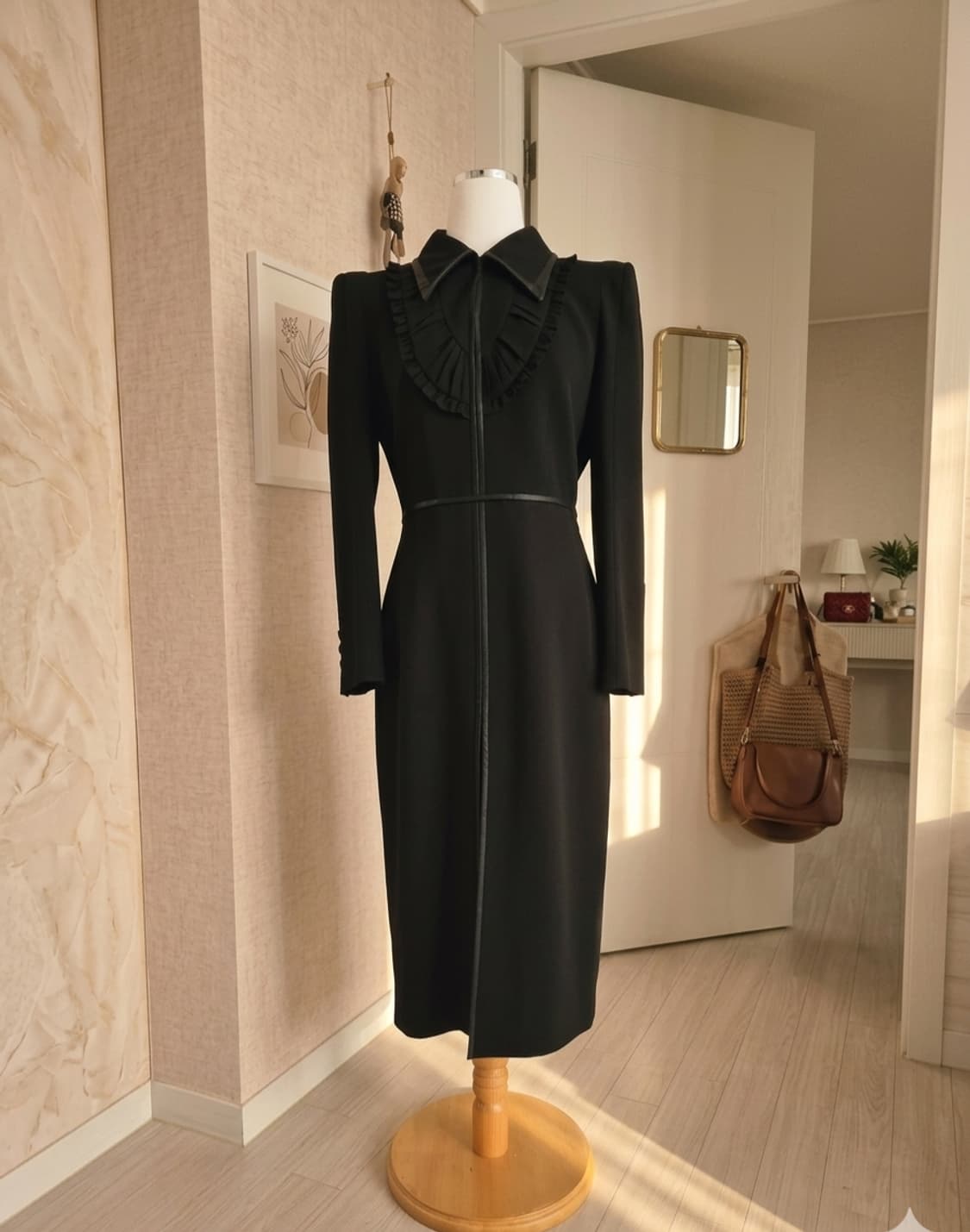 [미샤/MICHAA] 보토 주세페 원단 프릴 디테일 울 원피스 (김연아 상품이미지1