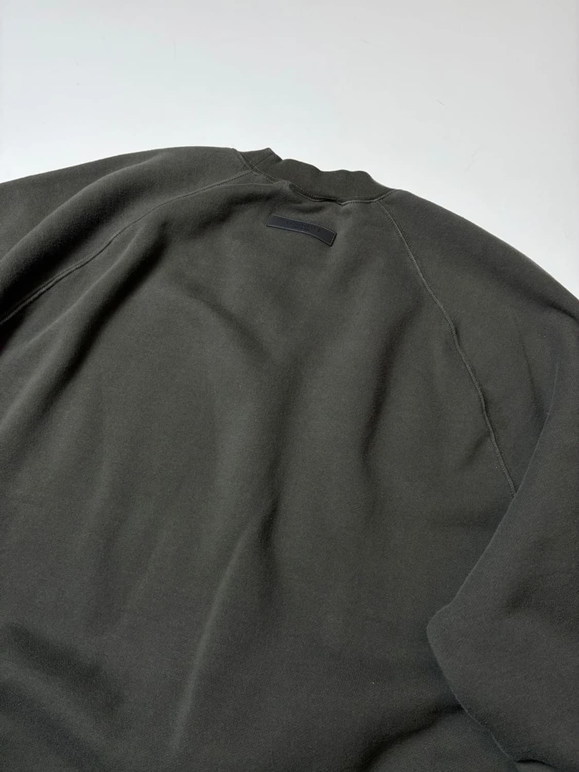 에센셜 피어오브갓 로고 시그니처 오버 맨투맨 PN9141 상품이미지4