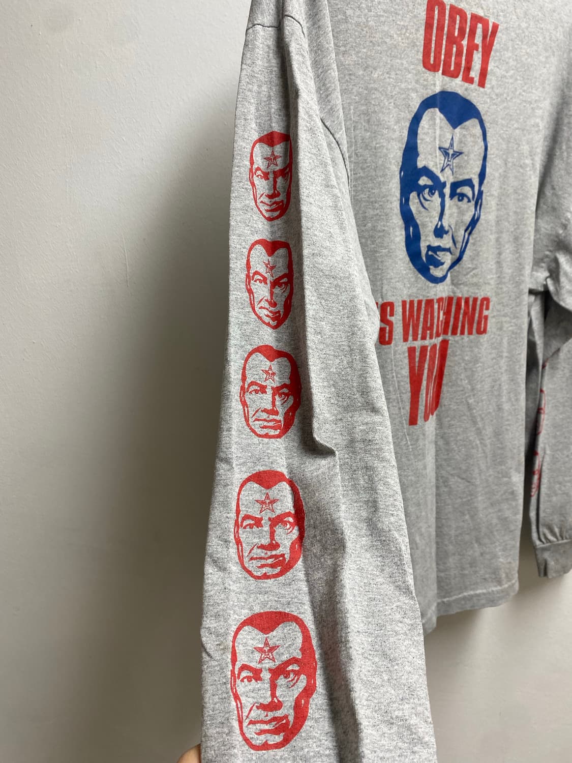 오베이 롱슬리브 “Obey is Watching You" 긴팔티 상품이미지1