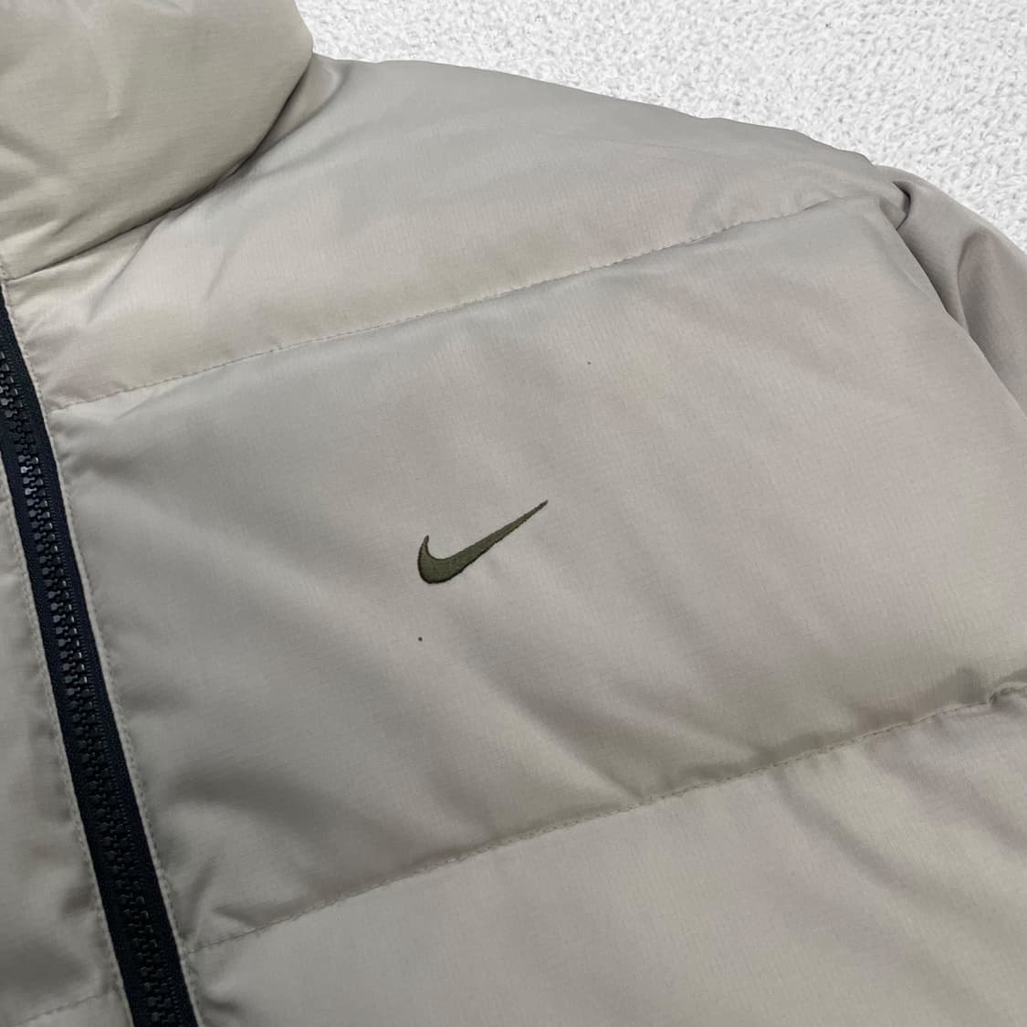 나이키 00s 올드스쿨 솔로 스우시 립스탑 덕다운 패딩 베이지  상품이미지5