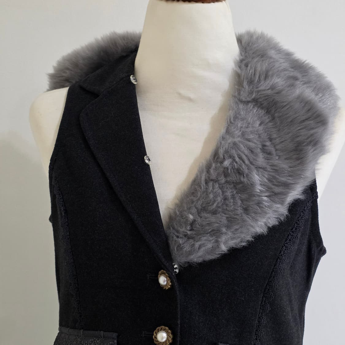 엑시즈팜x겨울왕국 콜라보) 고딕 베스트st퍼 벨벳 슬리브리스 롱원피스 상품이미지6