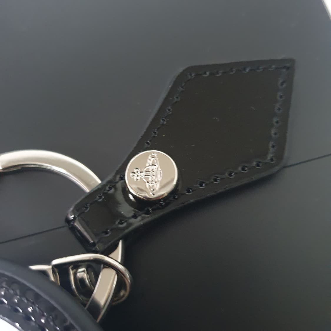 비비안 웨스트우드 오브 미러 키링 블랙 상품이미지5