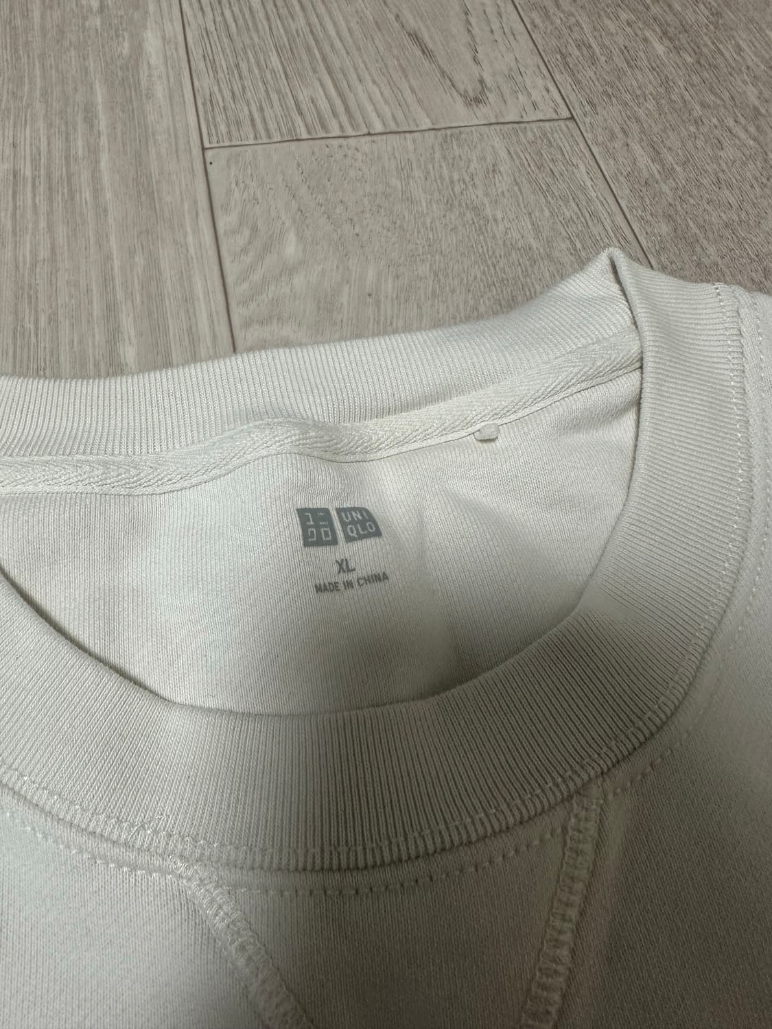 유니클로 화이트 맨투맨 상품이미지4