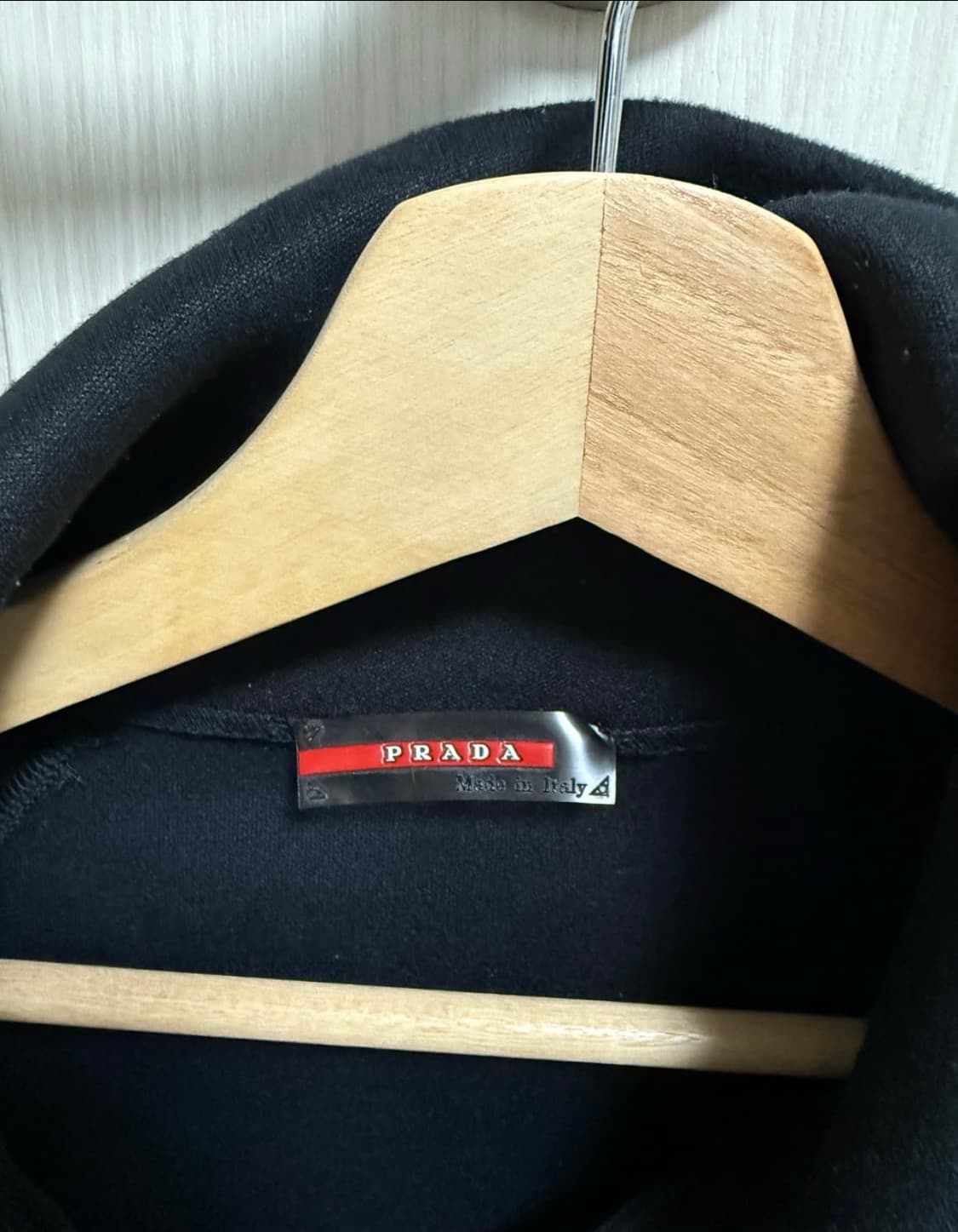 프라다 스포츠 커브드 하이넥 집업 자켓 상품이미지3