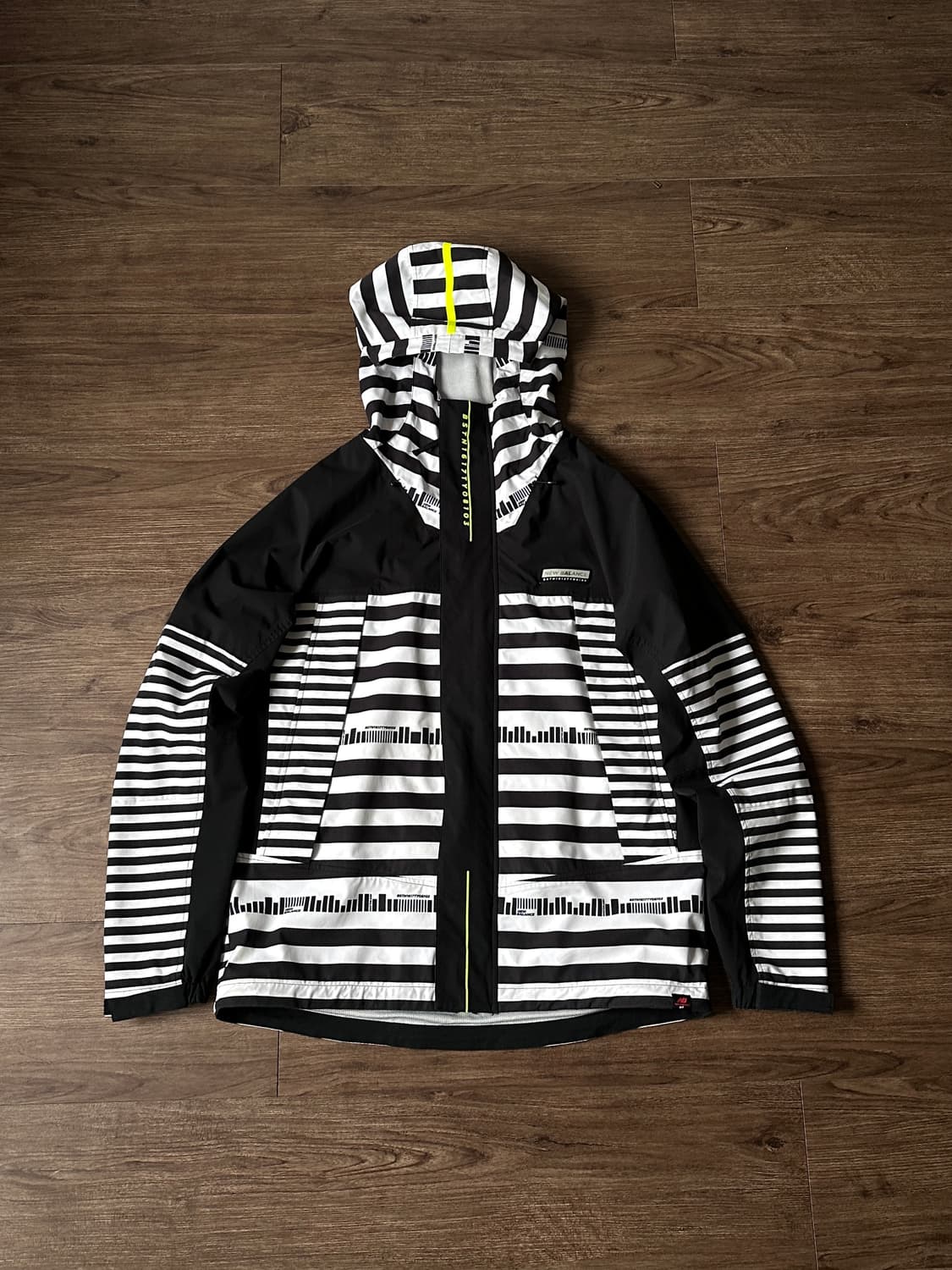 New Balance Golf 이레귤러 스트라이프 윈드 브레이커 상품이미지8