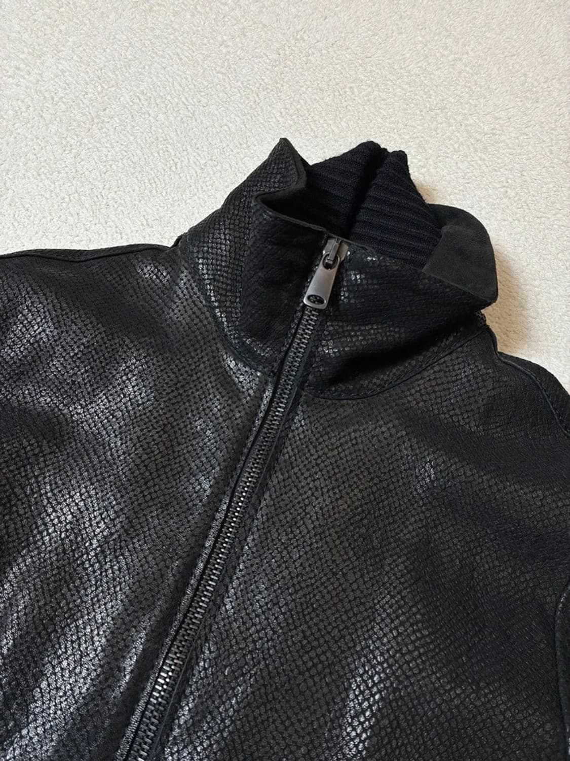 트랜짓 파이톤 가공 하이넥 양가죽 자켓 PN7683 상품이미지3