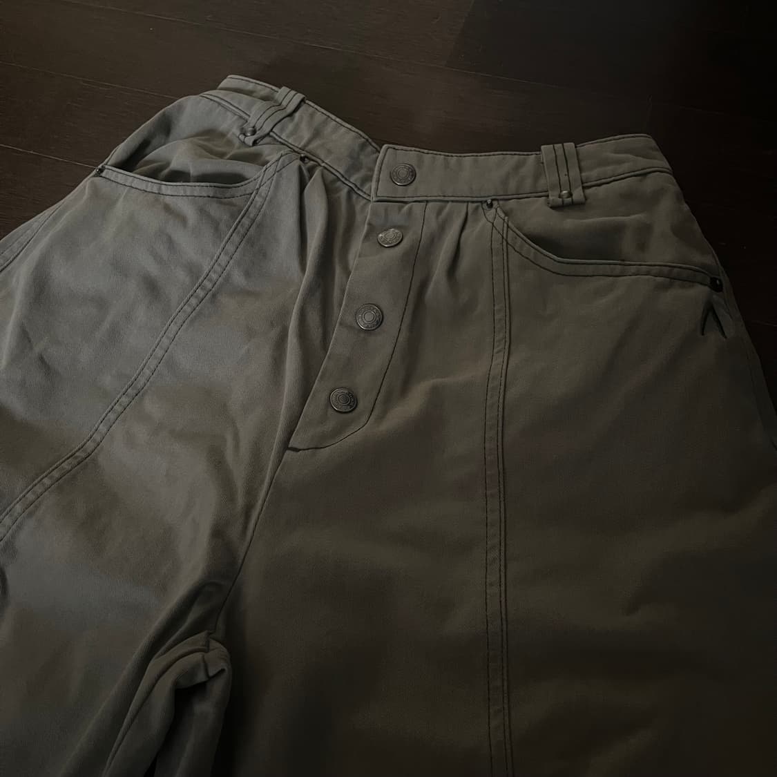 아캄 Knee Pin-tuck Studded Cotton Pants 상품이미지2