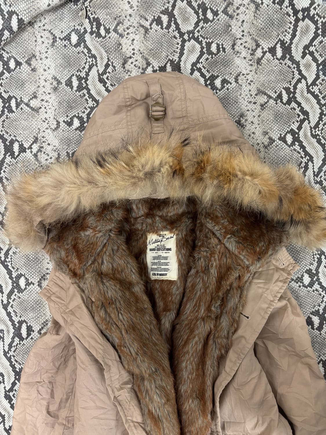 [MOUSSY] Y2K Mood Over-Fur Hoodie Parka 상품이미지7
