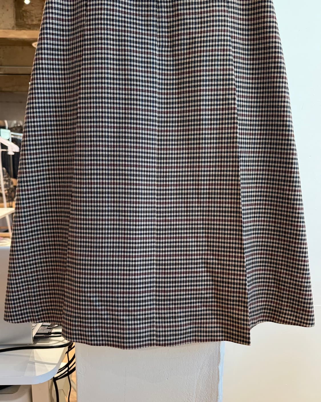 아쿠아스큐텀 브라운 하운드투스 핀턱 미디스커트  상품이미지7